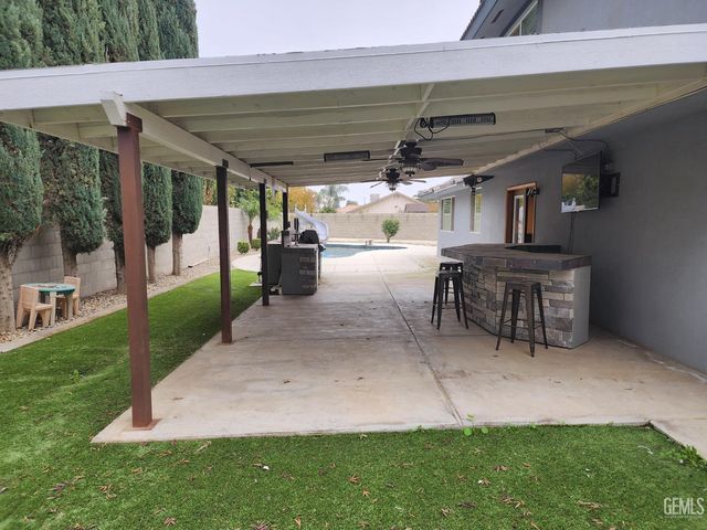 612 Hitchcock Avenue, Shafter, CA 93263