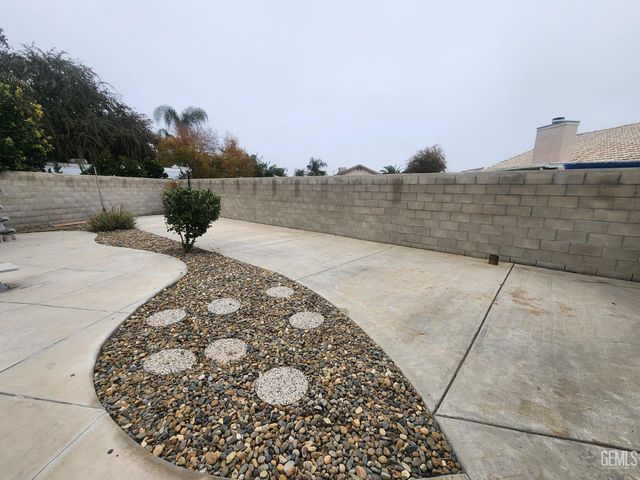 612 Hitchcock Avenue, Shafter, CA 93263