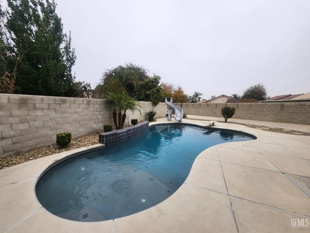 612 Hitchcock Avenue, Shafter, CA 93263