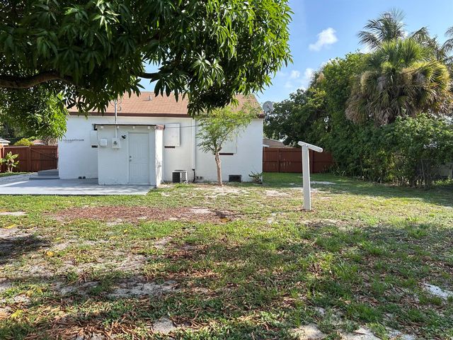 614 42nd Street, West Palm Beach, FL 33407