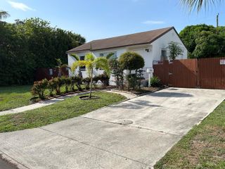 614 42nd Street, West Palm Beach, FL 33407