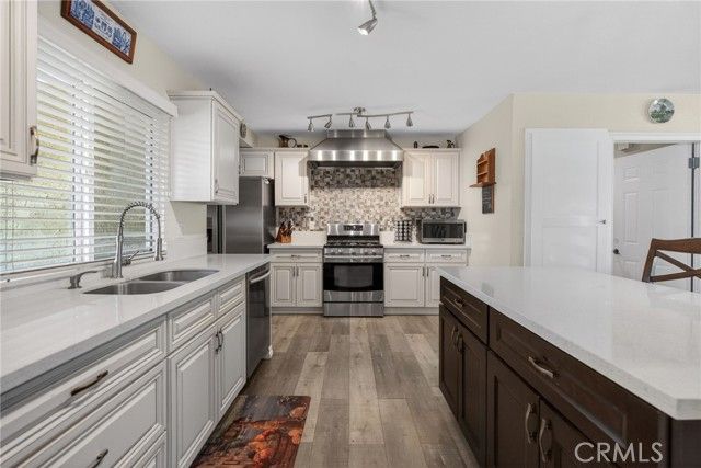 1044 Meadowview Court, Corona, CA 92878