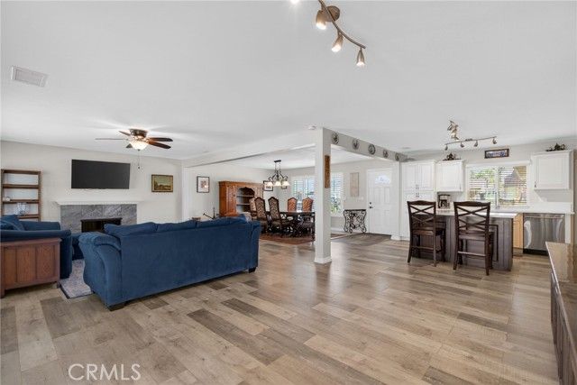 1044 Meadowview Court, Corona, CA 92878