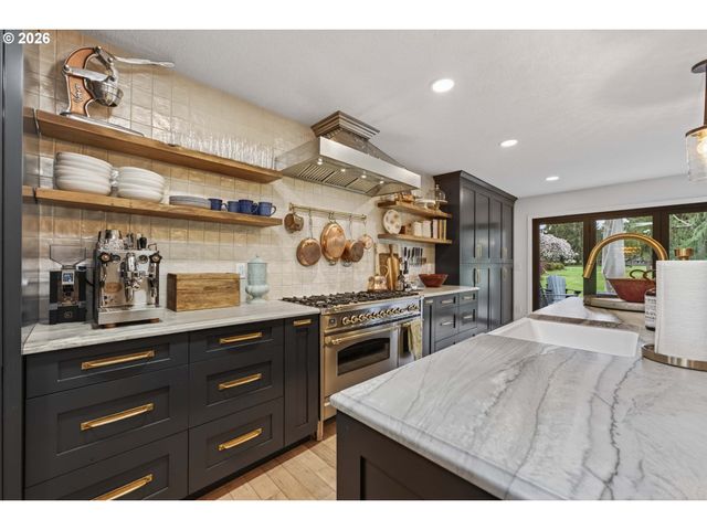 20390 Nw QUAIL HOLLOW Dr, Portland, OR 97229