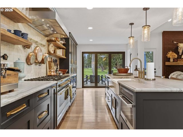 20390 Nw QUAIL HOLLOW Dr, Portland, OR 97229