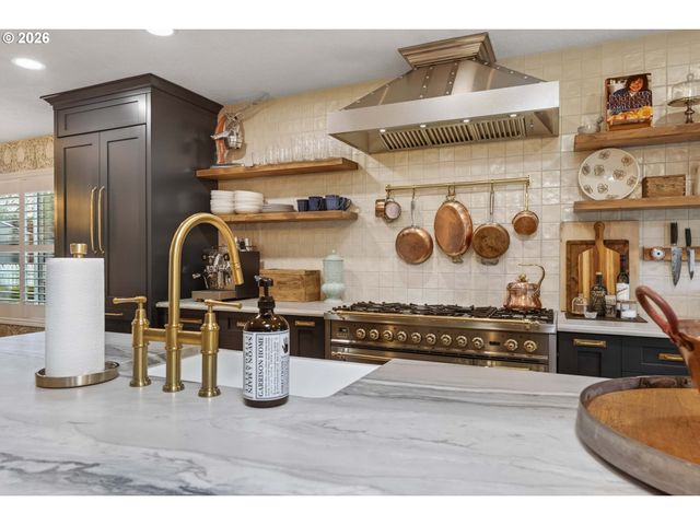 20390 Nw QUAIL HOLLOW Dr, Portland, OR 97229