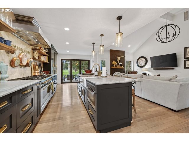 20390 Nw QUAIL HOLLOW Dr, Portland, OR 97229