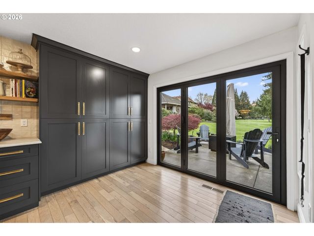 20390 Nw QUAIL HOLLOW Dr, Portland, OR 97229