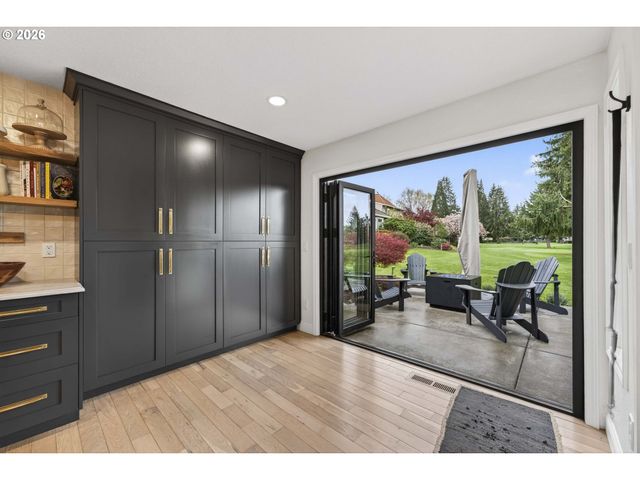 20390 Nw QUAIL HOLLOW Dr, Portland, OR 97229