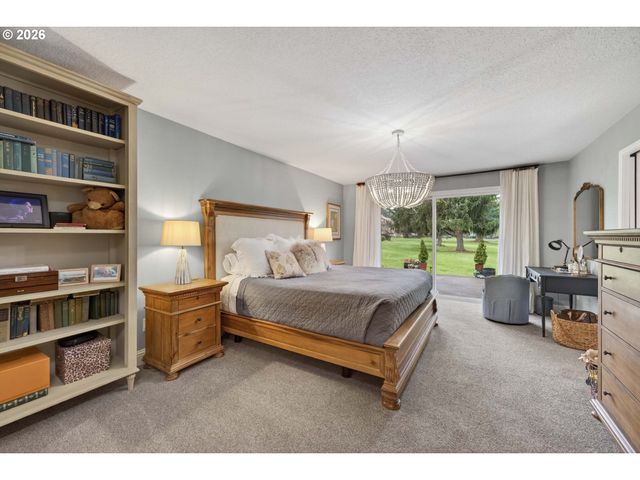 20390 Nw QUAIL HOLLOW Dr, Portland, OR 97229