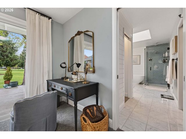 20390 Nw QUAIL HOLLOW Dr, Portland, OR 97229