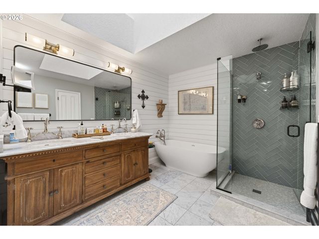 20390 Nw QUAIL HOLLOW Dr, Portland, OR 97229