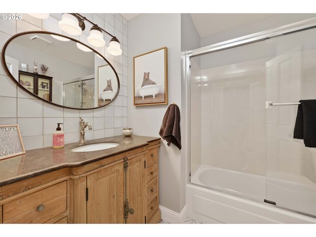 20390 Nw QUAIL HOLLOW Dr, Portland, OR 97229