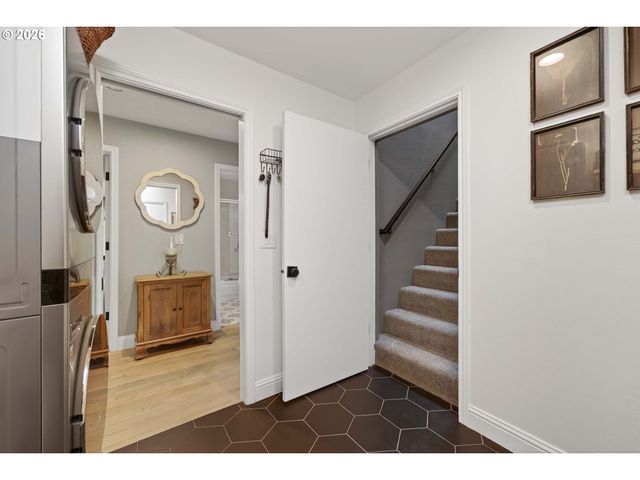 20390 Nw QUAIL HOLLOW Dr, Portland, OR 97229