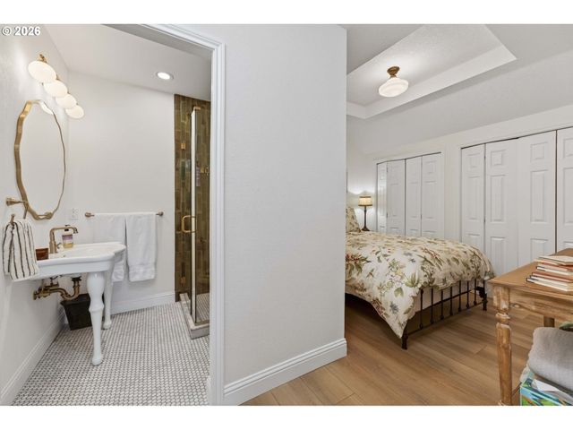 20390 Nw QUAIL HOLLOW Dr, Portland, OR 97229