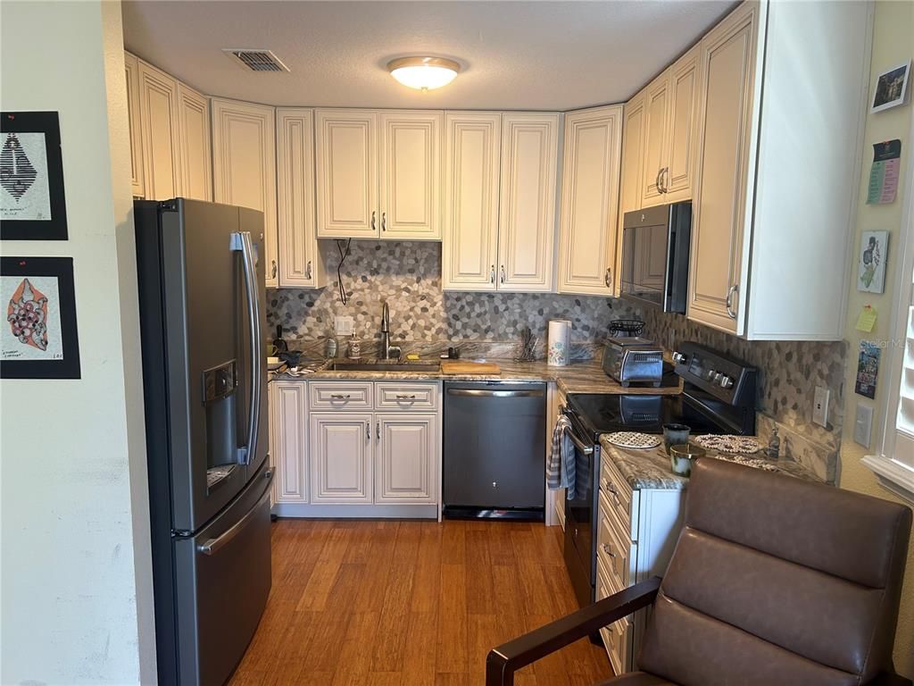 Image 12 of property listing at 344 N FOREST AVENUE, Orlando, FL 32803