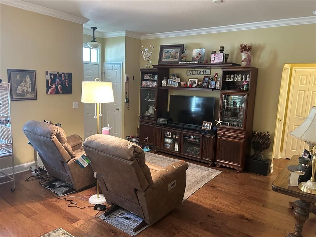 Image 2 of property listing at 344 N FOREST AVENUE, Orlando, FL 32803