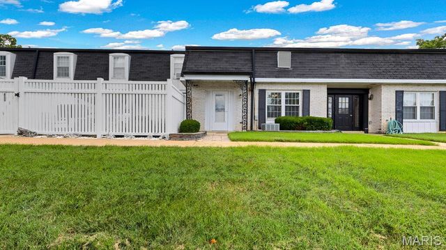 824 Dumont Place C, St Louis, MO 63125