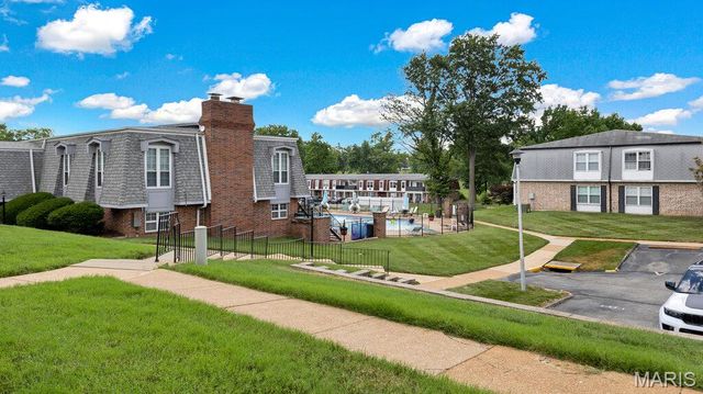 824 Dumont Place C, St Louis, MO 63125
