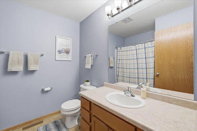 1418 Center STREET, Hartford, WI 53027