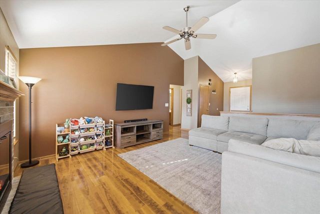 1418 Center STREET, Hartford, WI 53027