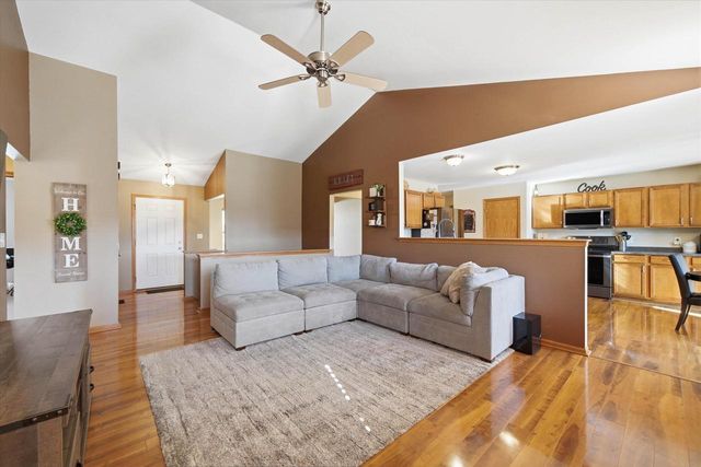 1418 Center STREET, Hartford, WI 53027