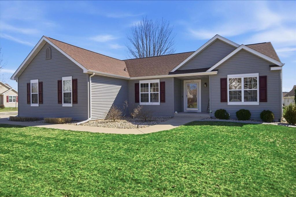 1418 Center STREET, Hartford, WI 53027