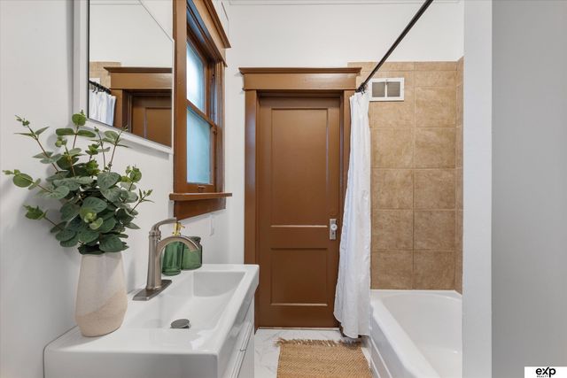 5122 S 37th Street, Omaha, NE 68107