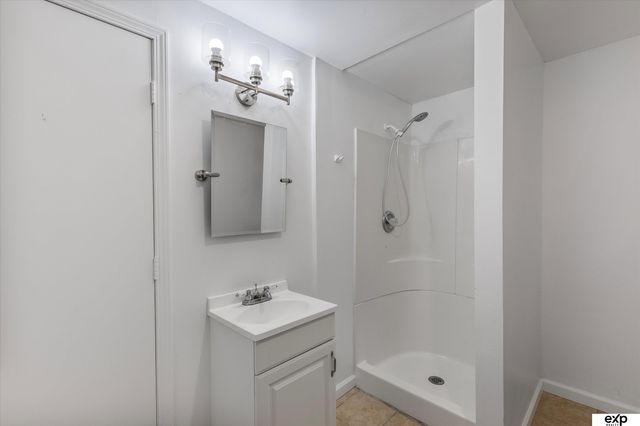 5122 S 37th Street, Omaha, NE 68107