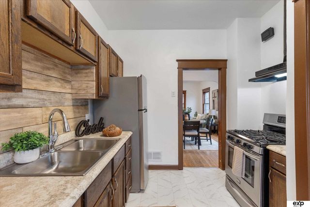 5122 S 37th Street, Omaha, NE 68107