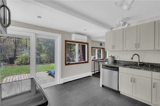 1 Mohawk Trail, Narragansett, RI 02882