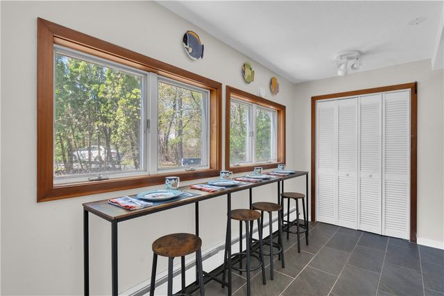 1 Mohawk Trail, Narragansett, RI 02882
