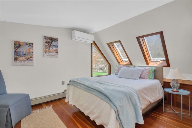 1 Mohawk Trail, Narragansett, RI 02882