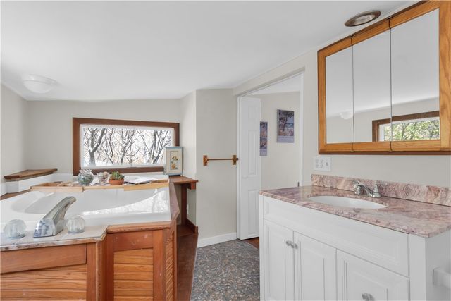 1 Mohawk Trail, Narragansett, RI 02882