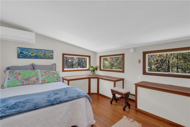 1 Mohawk Trail, Narragansett, RI 02882
