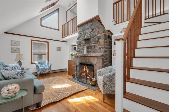 1 Mohawk Trail, Narragansett, RI 02882