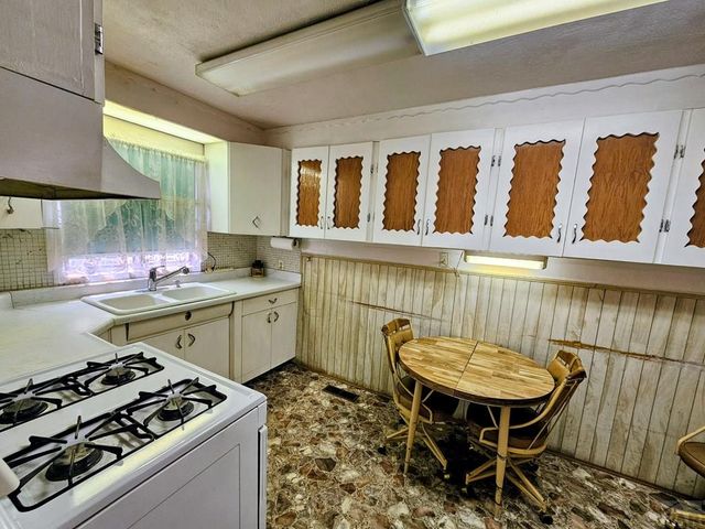 1003 E 14th St, Pueblo, CO 81001