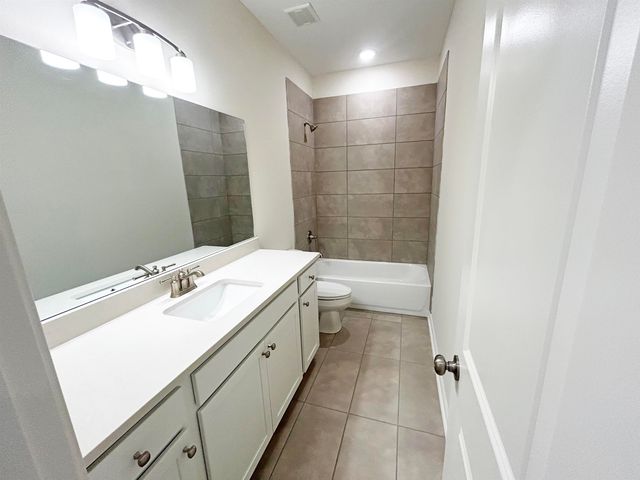 200 GREEN WILLOW DR, Oakland, TN 38060