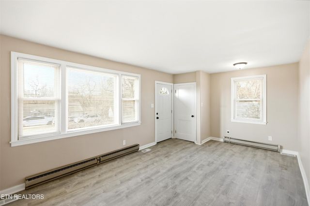 407 Oakcrest Rd, Knoxville, TN 37912