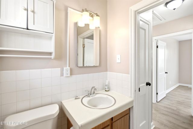 407 Oakcrest Rd, Knoxville, TN 37912