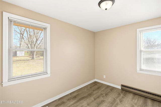 407 Oakcrest Rd, Knoxville, TN 37912