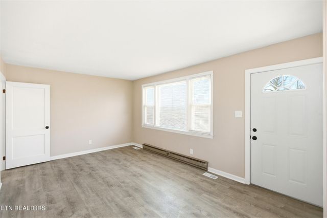 407 Oakcrest Rd, Knoxville, TN 37912