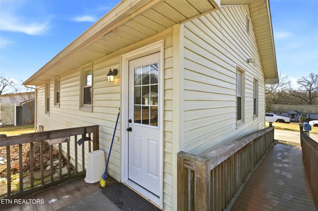 407 Oakcrest Rd, Knoxville, TN 37912