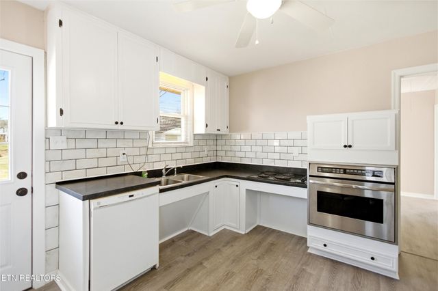 407 Oakcrest Rd, Knoxville, TN 37912