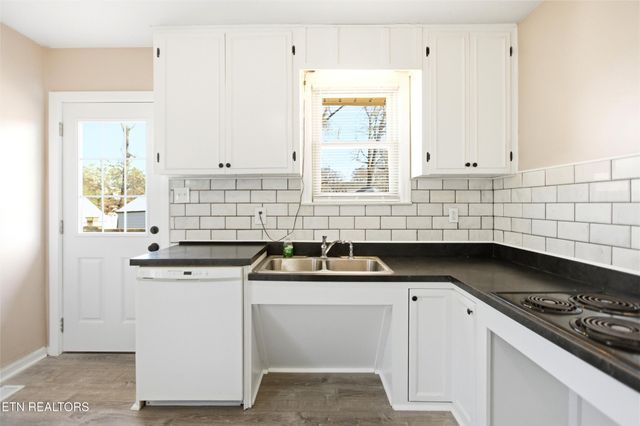 407 Oakcrest Rd, Knoxville, TN 37912