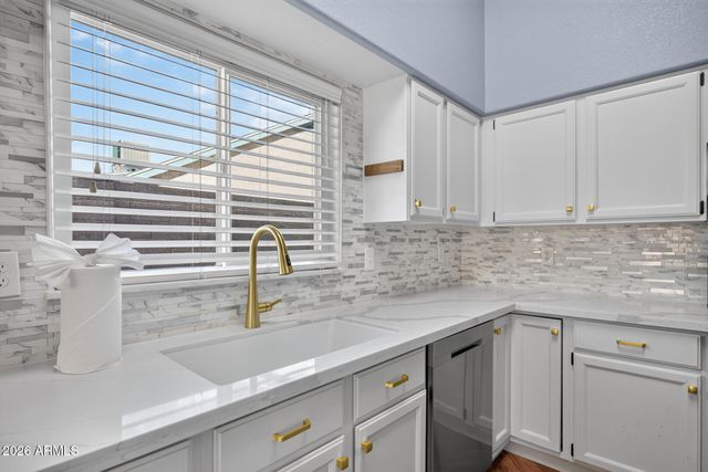 4338 E DOUGLAS Avenue, Gilbert, AZ 85234