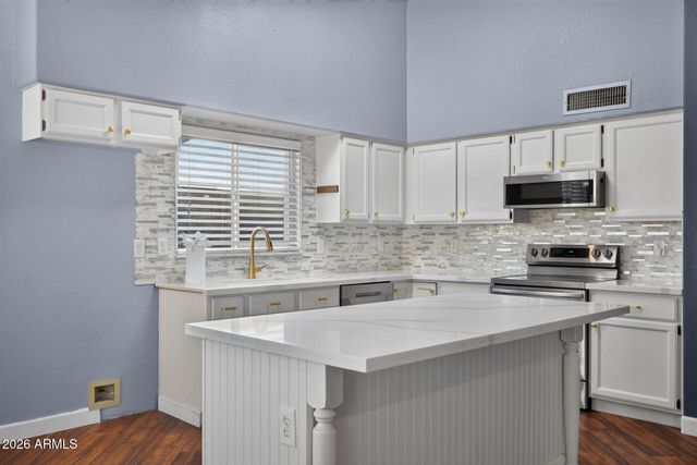 4338 E DOUGLAS Avenue, Gilbert, AZ 85234