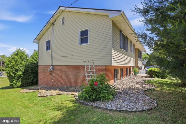 715 CENTER AVE, Ephrata, PA 17522