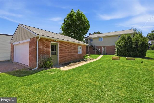 715 CENTER AVE, Ephrata, PA 17522
