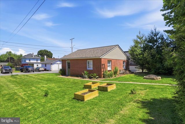 715 CENTER AVE, Ephrata, PA 17522